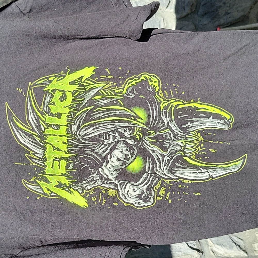 Metallica short sleeve tee size large.